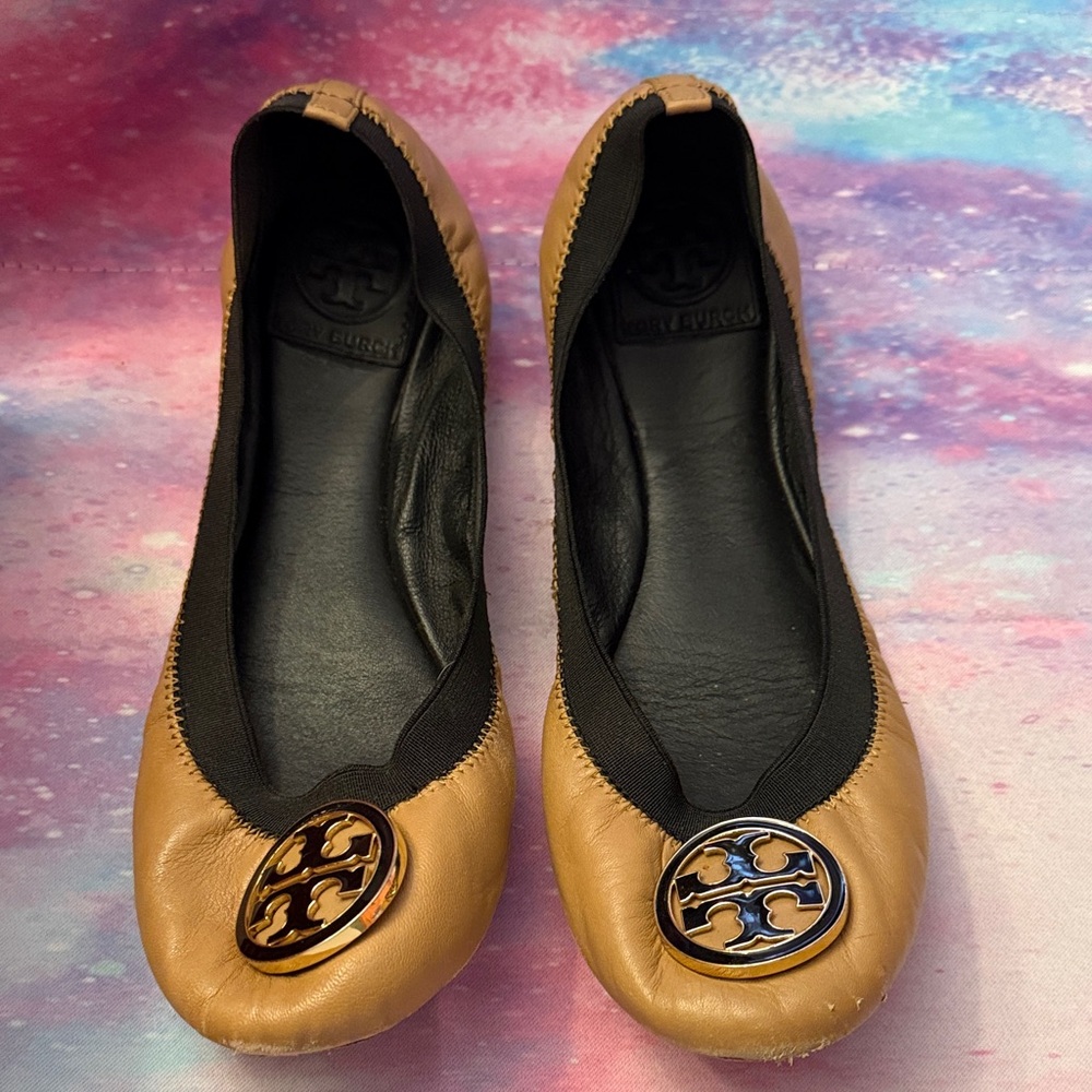 Tory Burch Tan and Black Flats with Logo - Picture 3 of 7